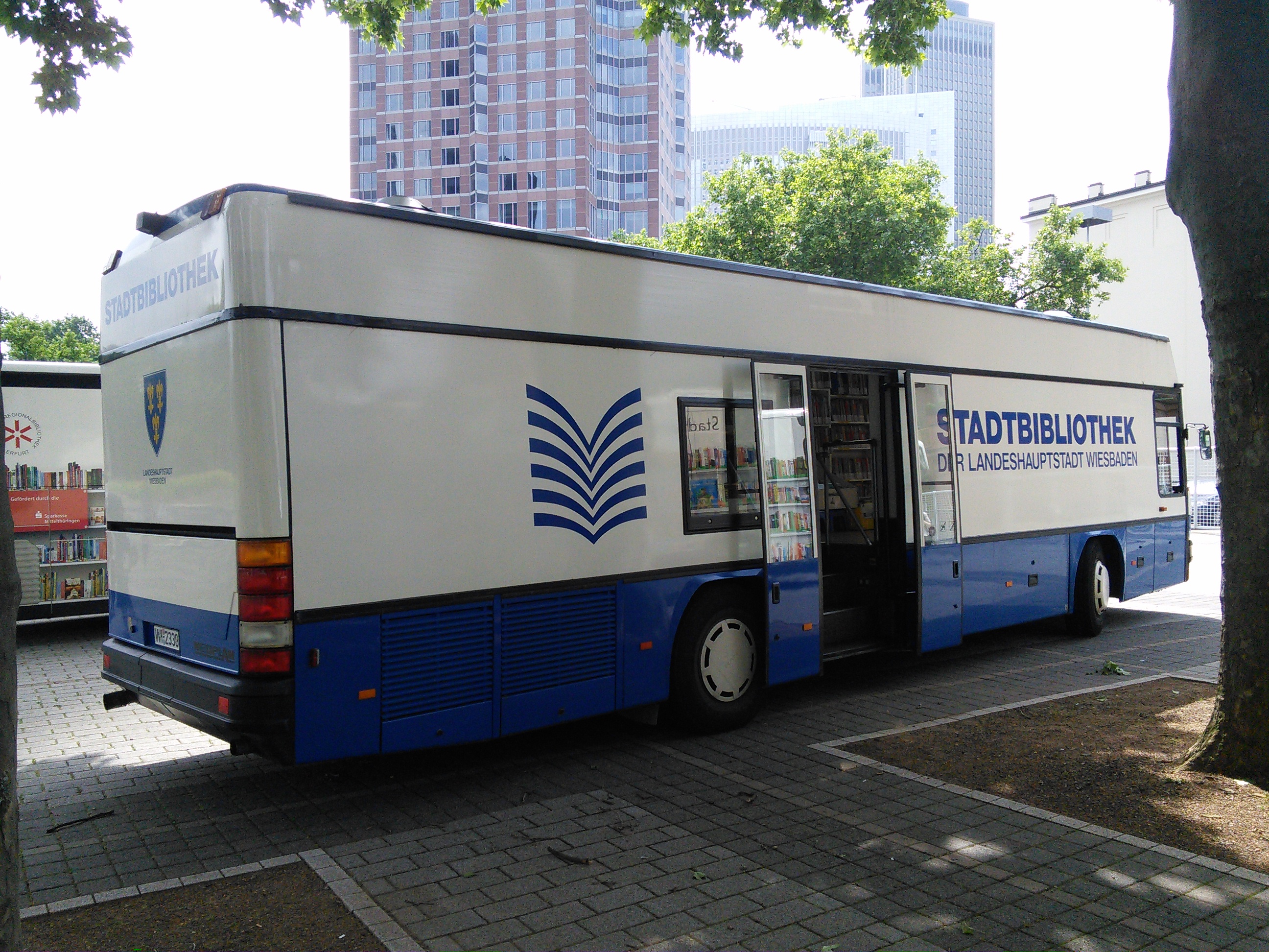 Bücherbus der Stadtbibliothek Wiesbaden