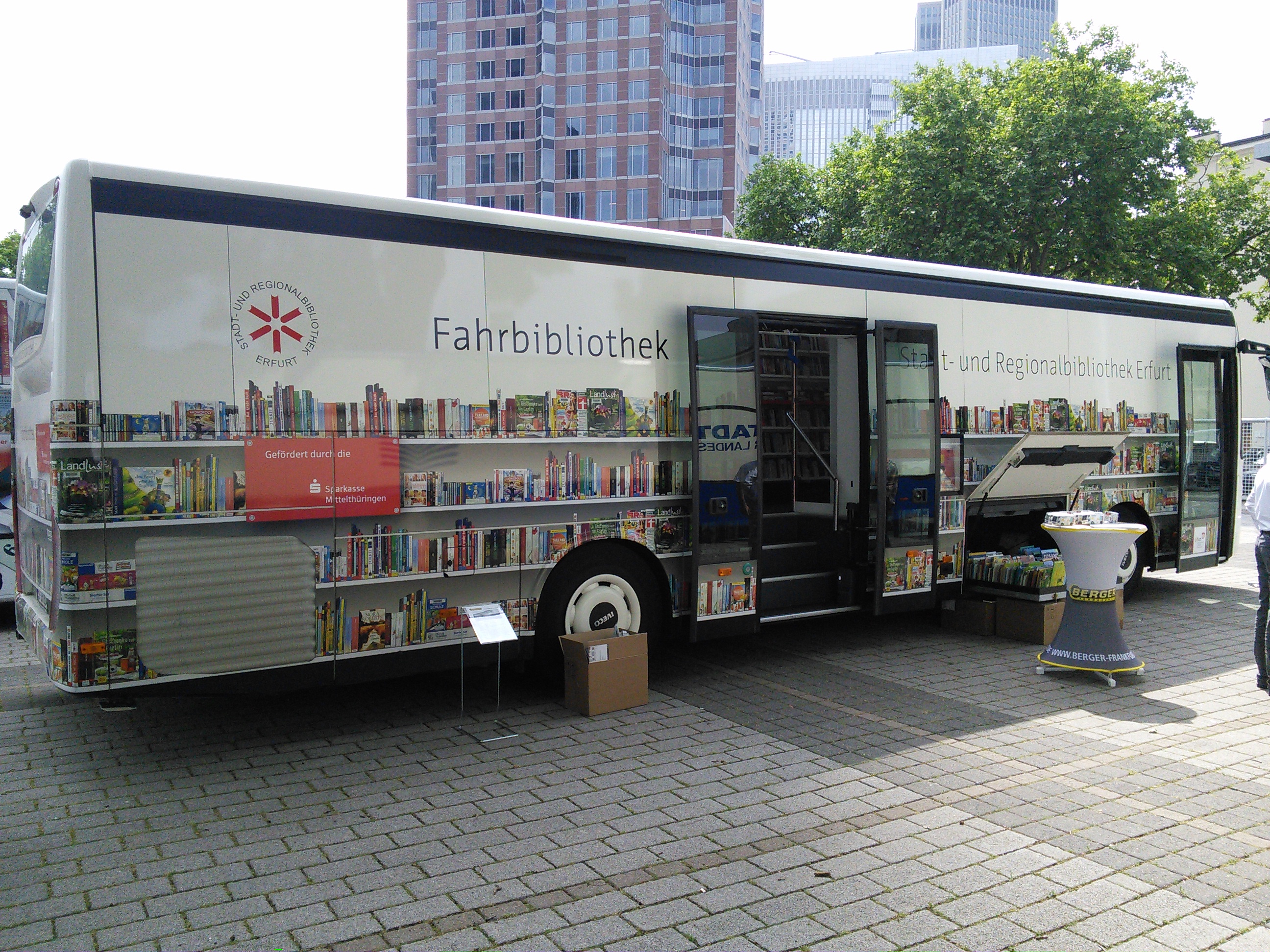 Erfurt: Fernsehteam begleitet Fahrbibliothek ins Umland