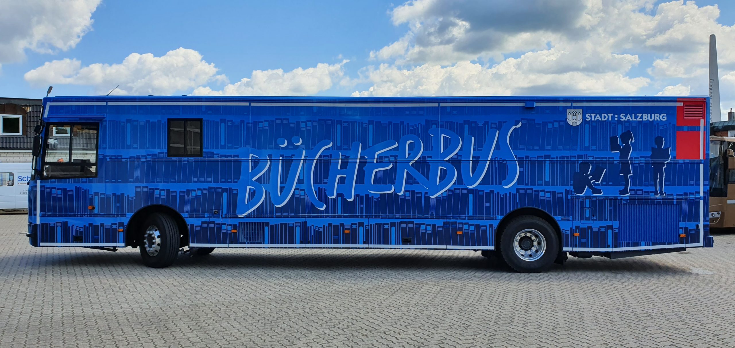 Neuer Bücherbus in Salzburg eingeweiht